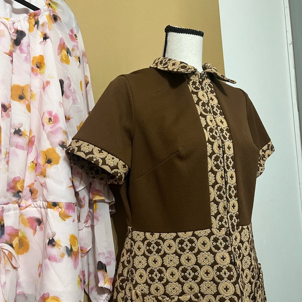 Handmade Vintage Mod Brown Patterned Dress - 1960s 1970s With Zipper and Pockets - Picture 2 of 7